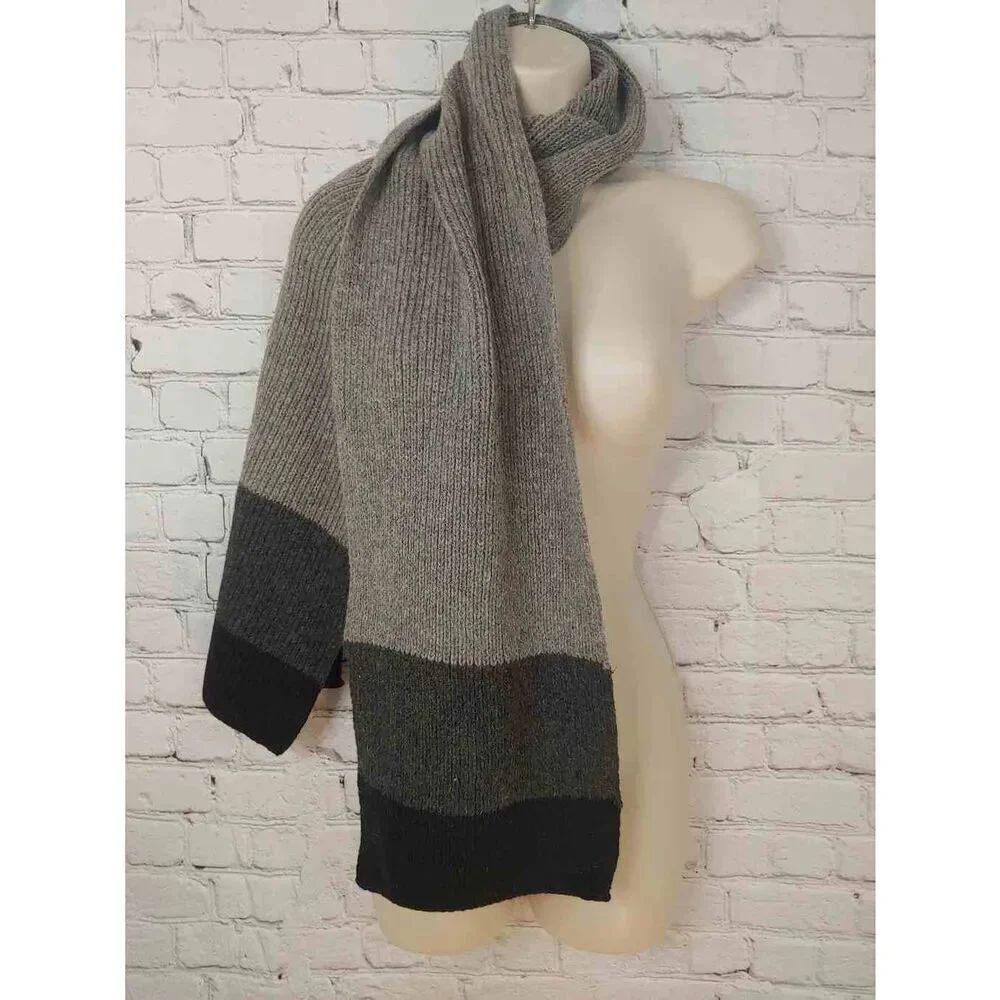 Unisex Women's Men's Grey/Black Colorblock Acrylic Rectangular Scarf.
